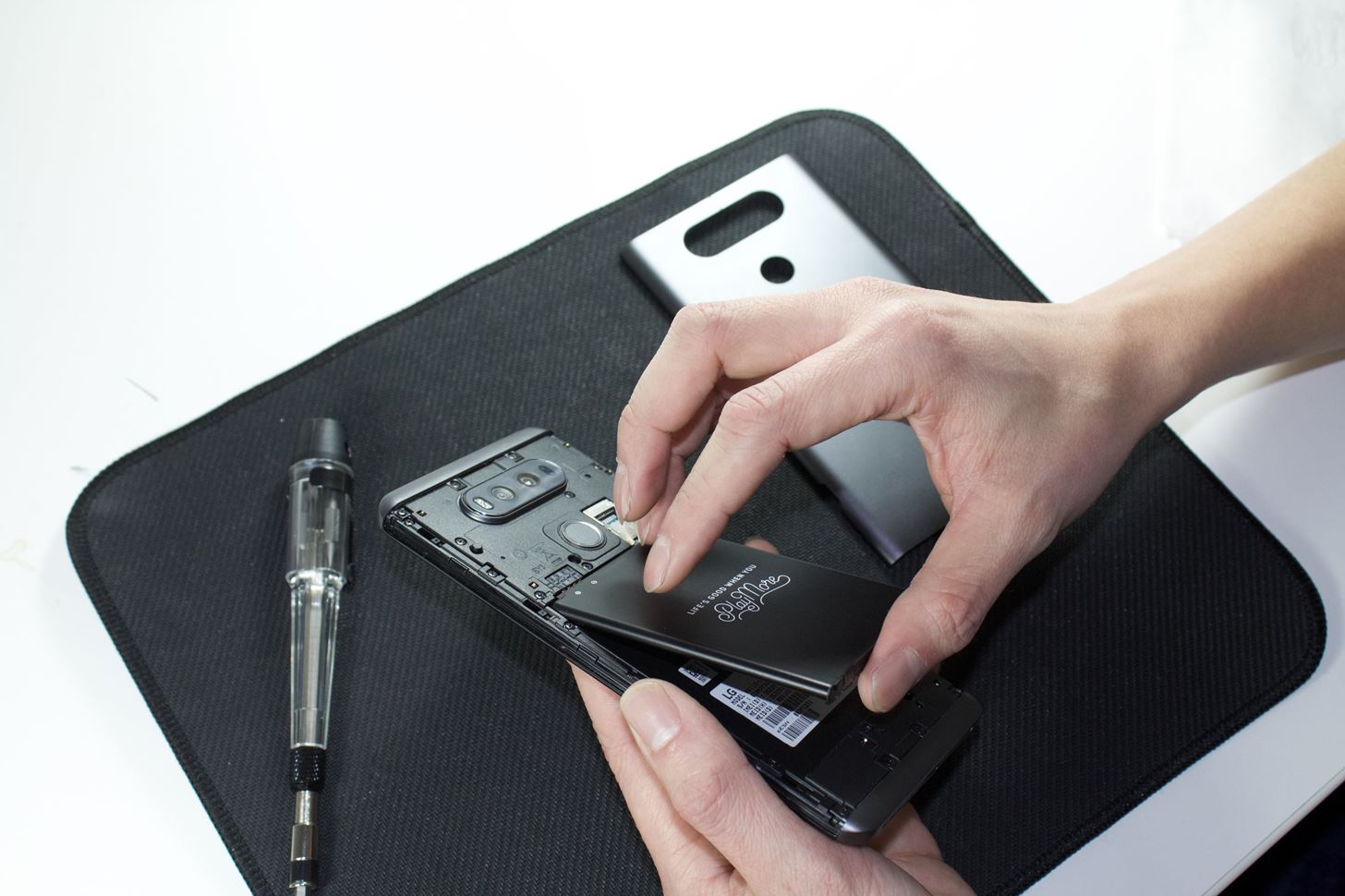 improve-your-lg-v20s-speaker-sound-with-simple-hardware-mod-w1456-1 Improve Your LG V20's Speaker Sound with This Simple Hardware Mod