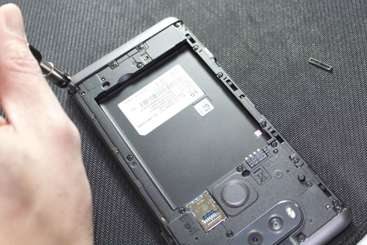 improve-your-lg-v20s-speaker-sound-with-simple-hardware-mod-w1456-3 Improve Your LG V20's Speaker Sound with This Simple Hardware Mod