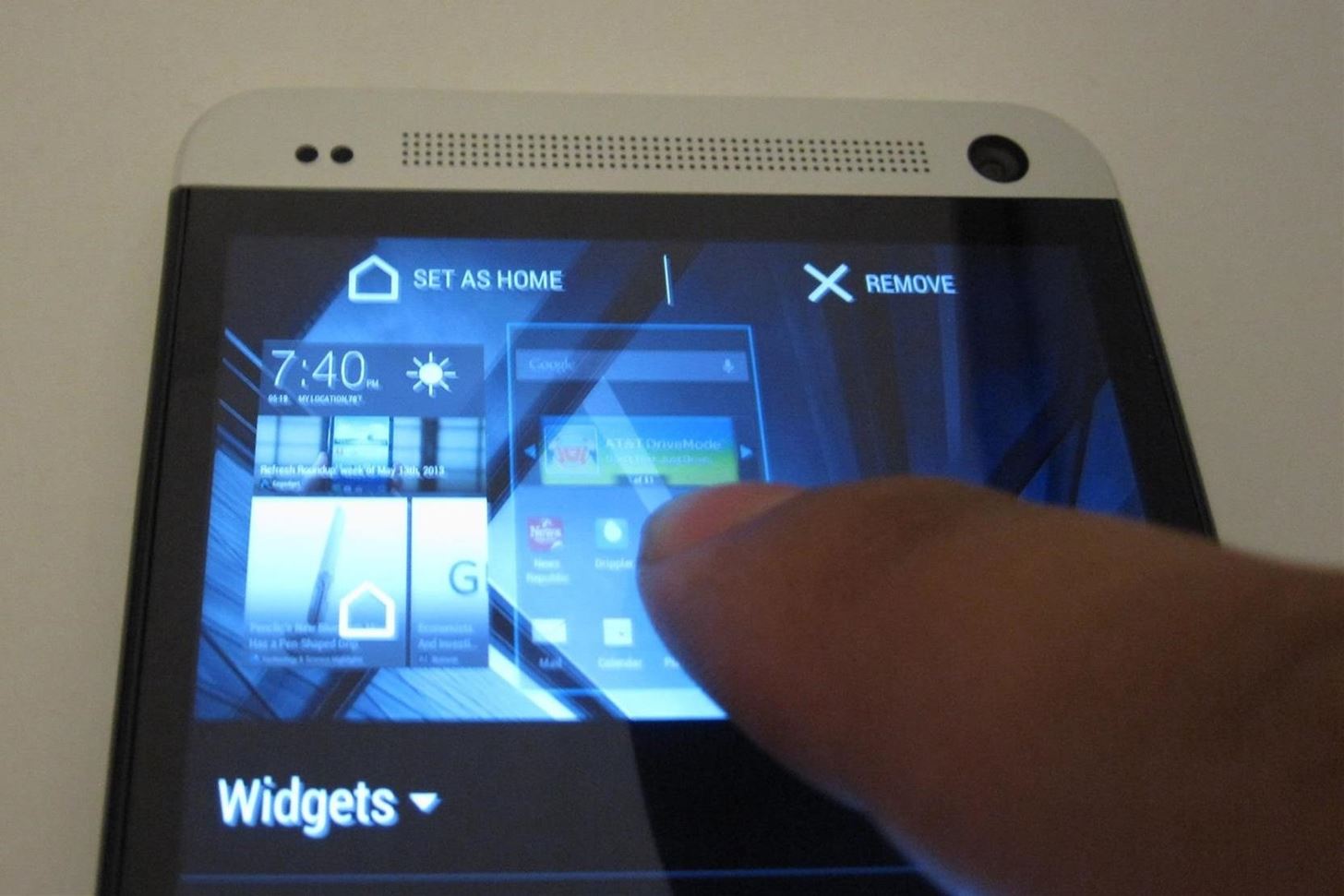 How to Revert Back to a More Traditional Sense-Style Home Screen on Your HTC One