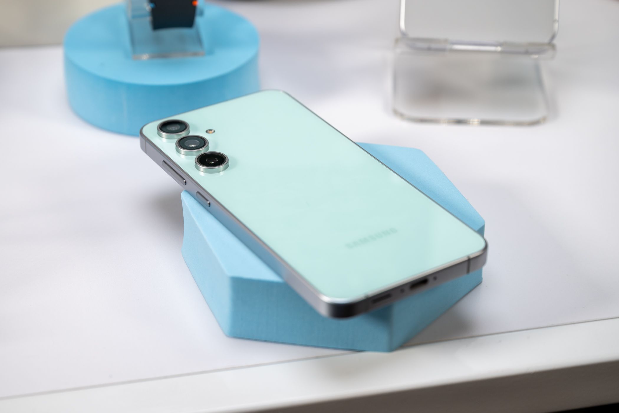 Samsung Galaxy S24 FE in green laying on a table