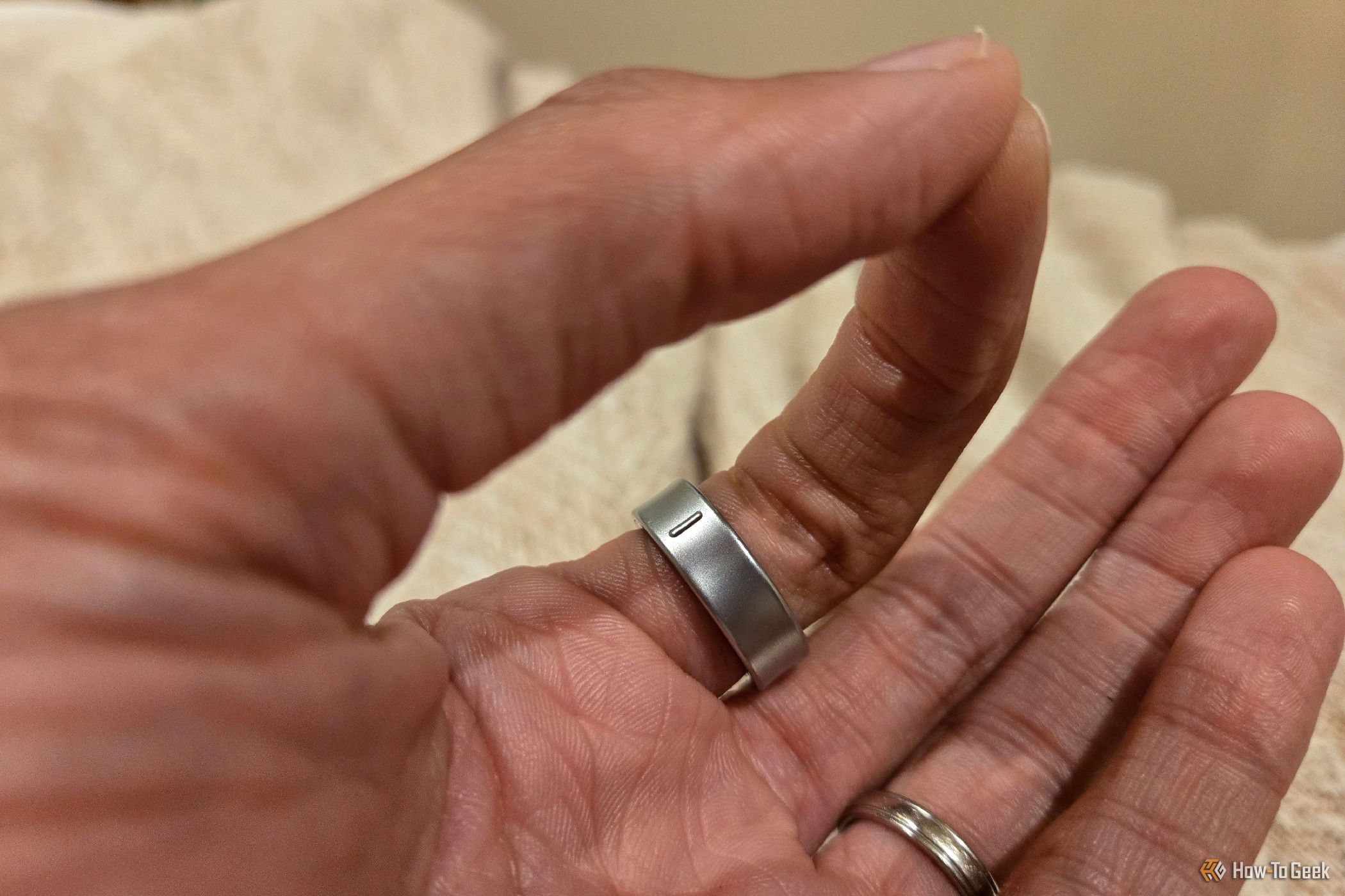 1000054859 Hand performing the pinch gesture with a Galaxy Ring.