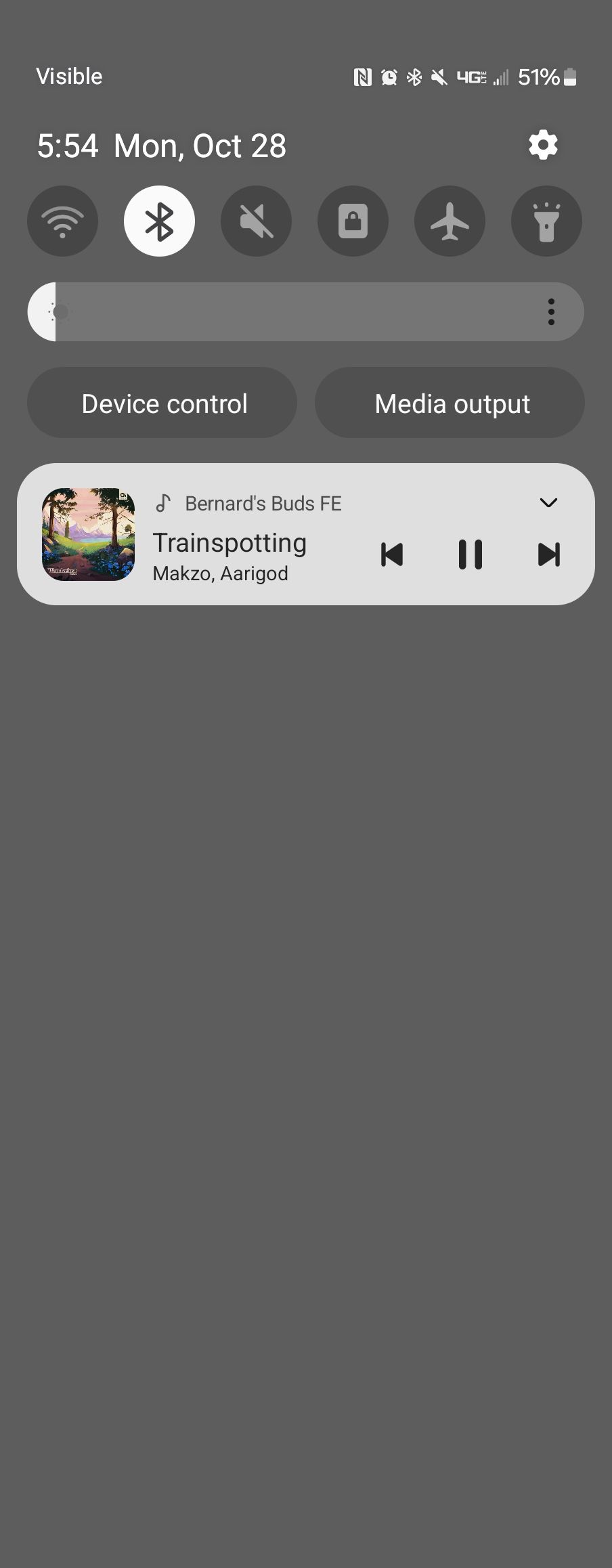 1000091124 Quick settings and music on a Galaxy Z Fold 5