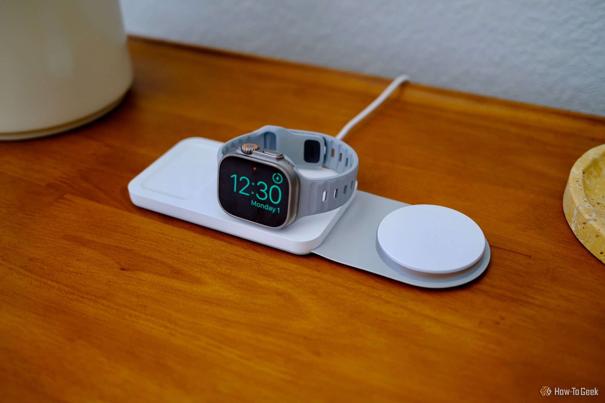 apple-watch-charging-on-journey-swiv-3-in-1 Apple Watch charging on Journey Swiv 3-in-1 charging station.