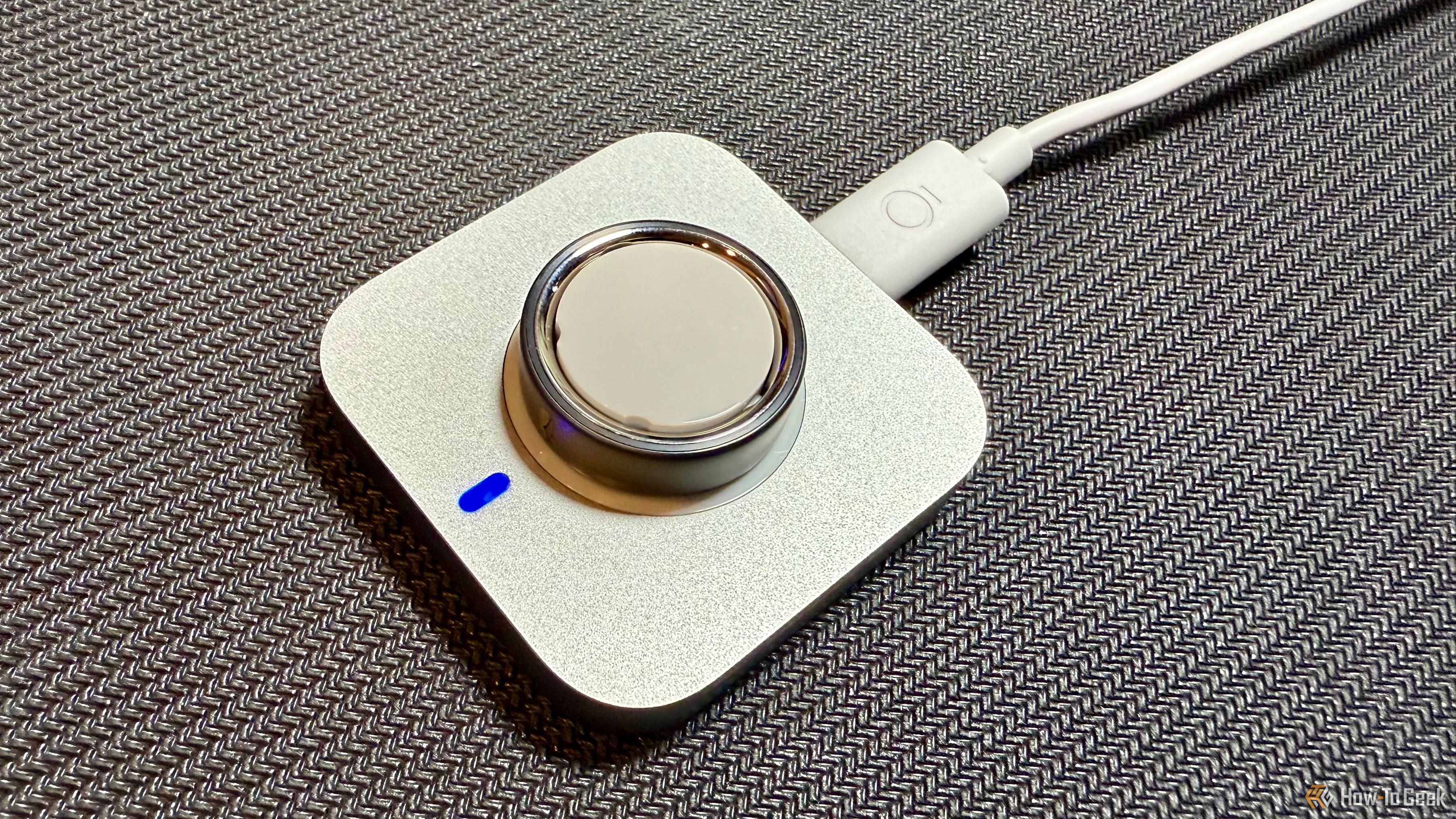 Oura Ring 4 on charger.