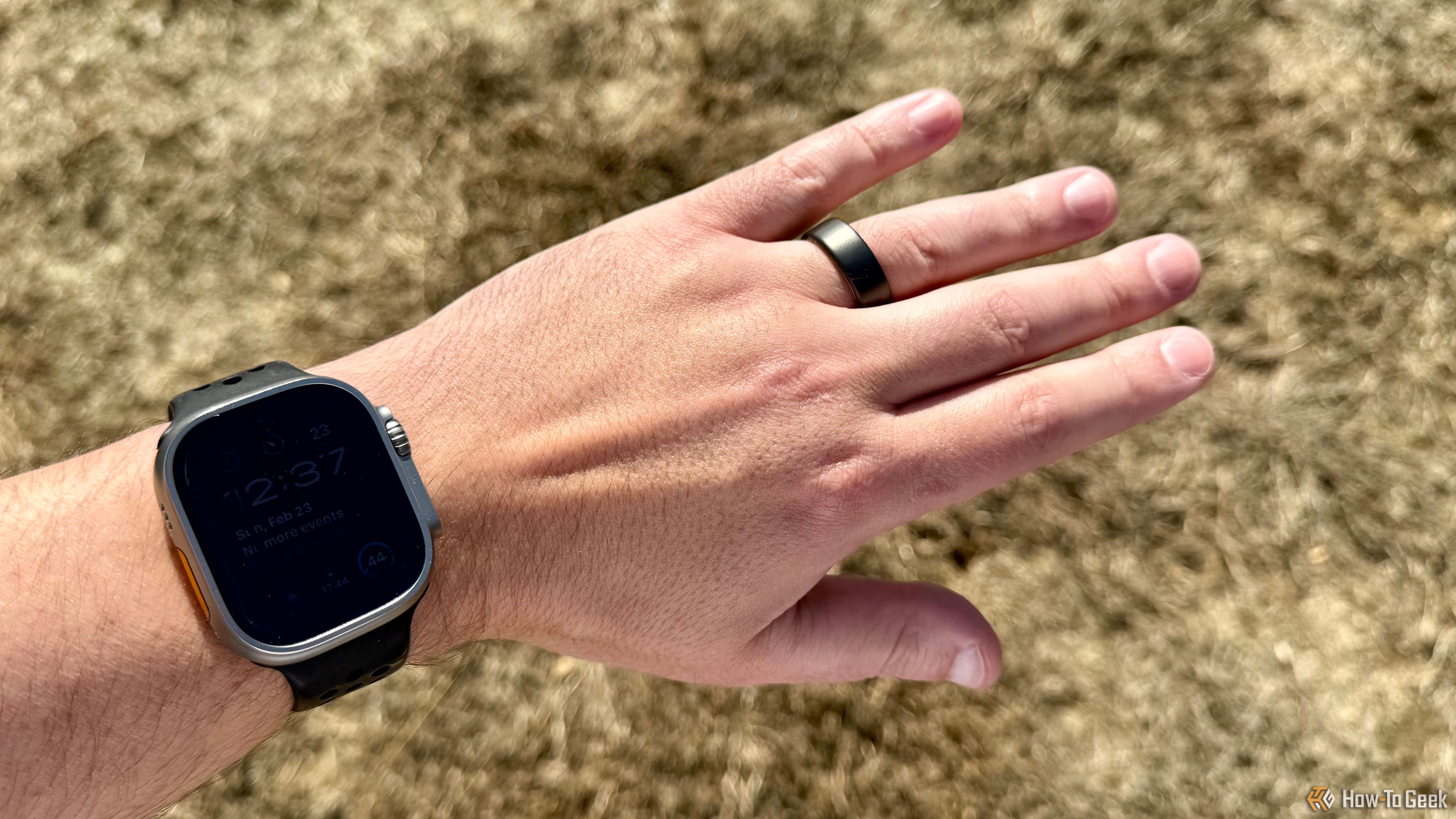 Oura Ring 4 on a left ring finger.