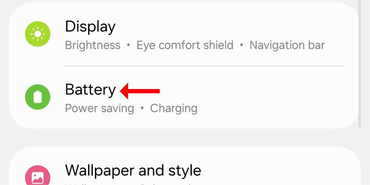 Screenshot of the Galaxy S25's settings page with an arrow next to the Battery option.
