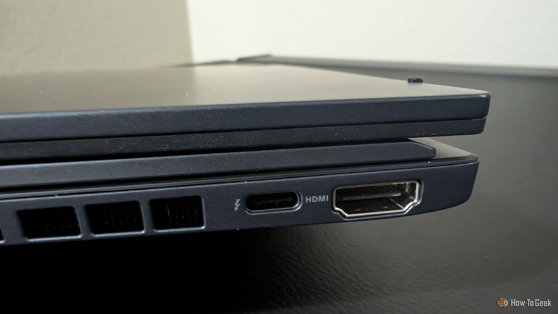ASUS Zenbook Duo HDMI and USB-C port.