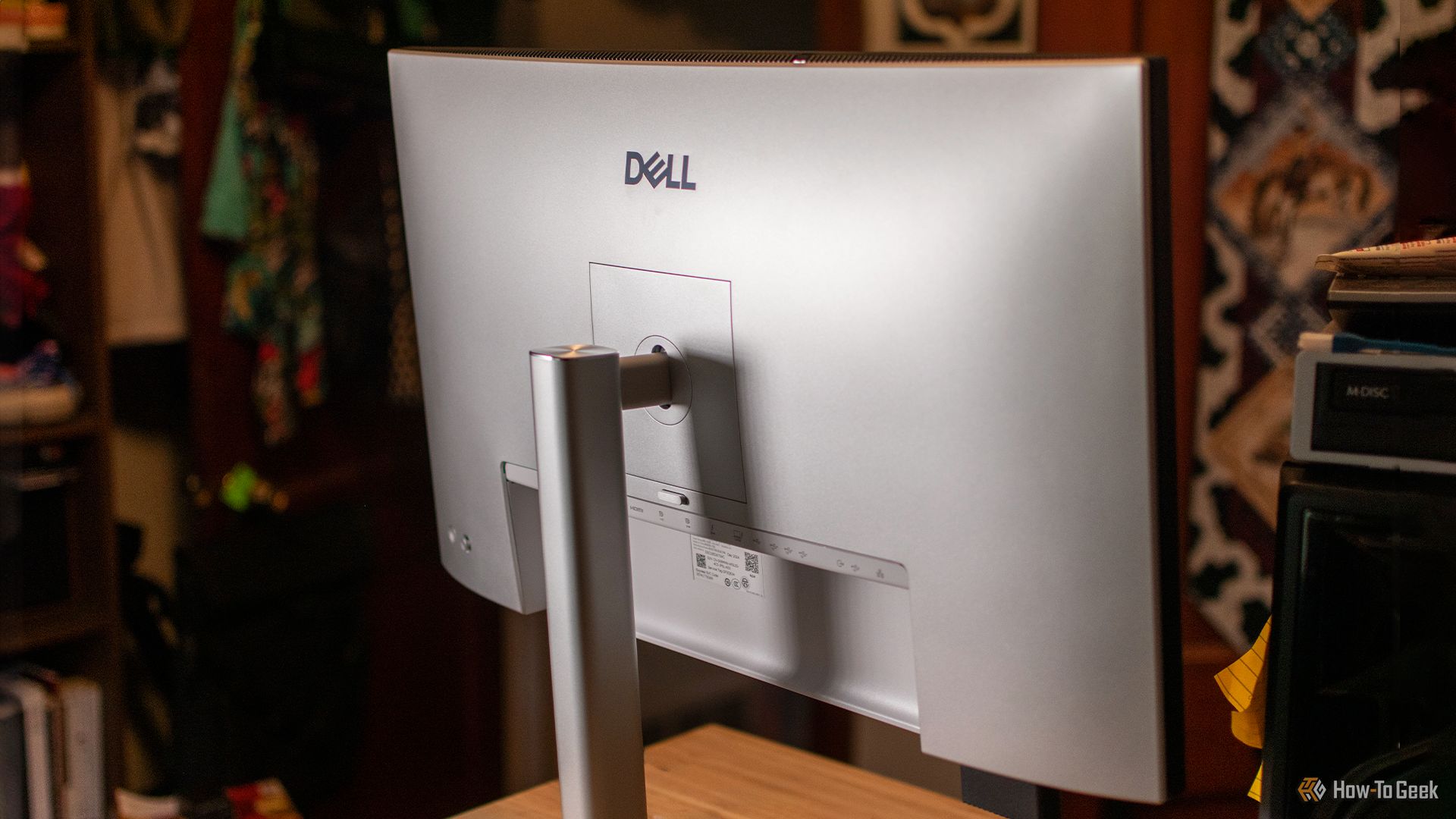 Backside of the Dell Ultrasharp 27 Thunderbolt Hub monitor-1