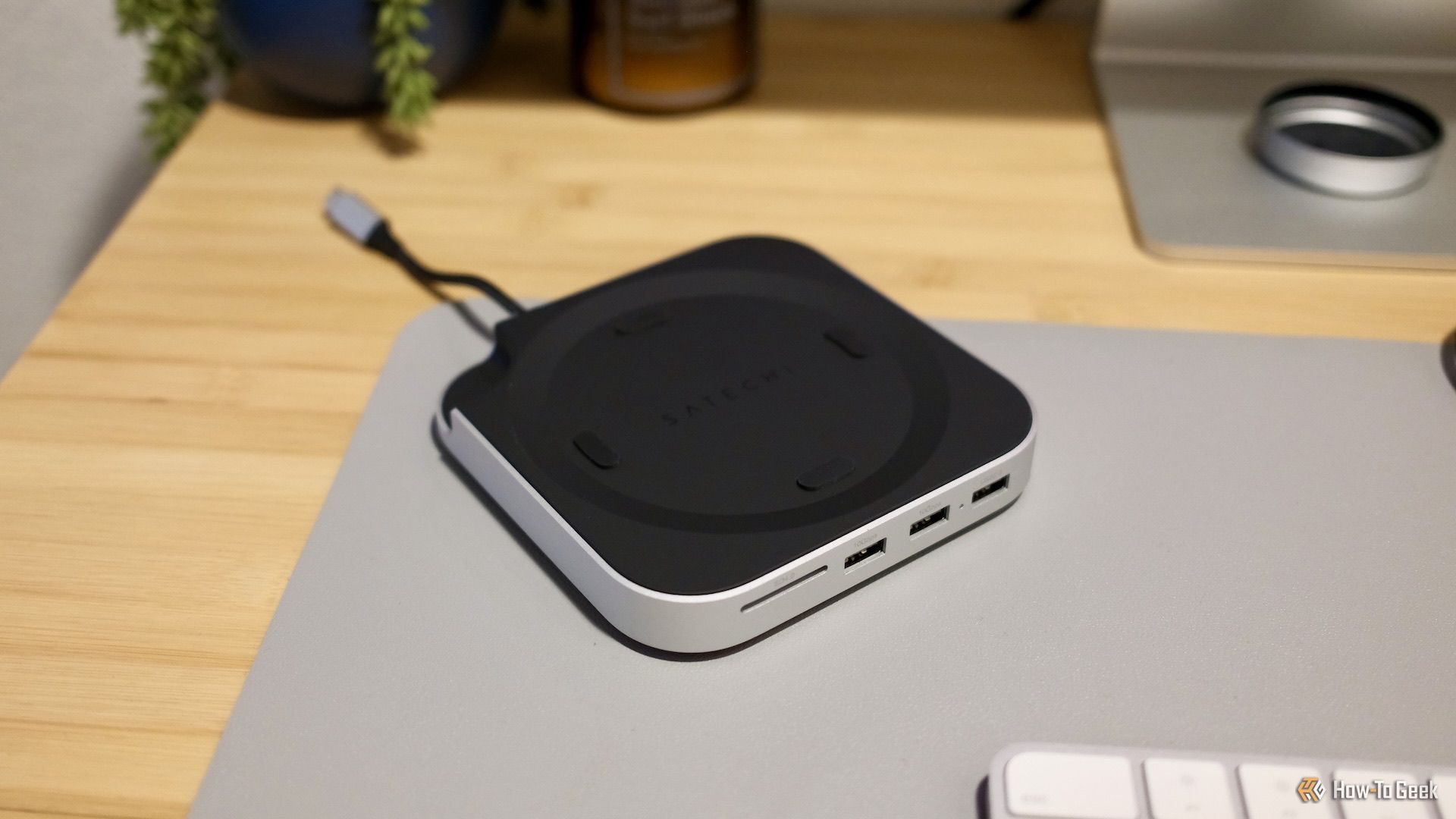 Satechi Mac Mini M4 Stand & Hub without a computer on top of it.