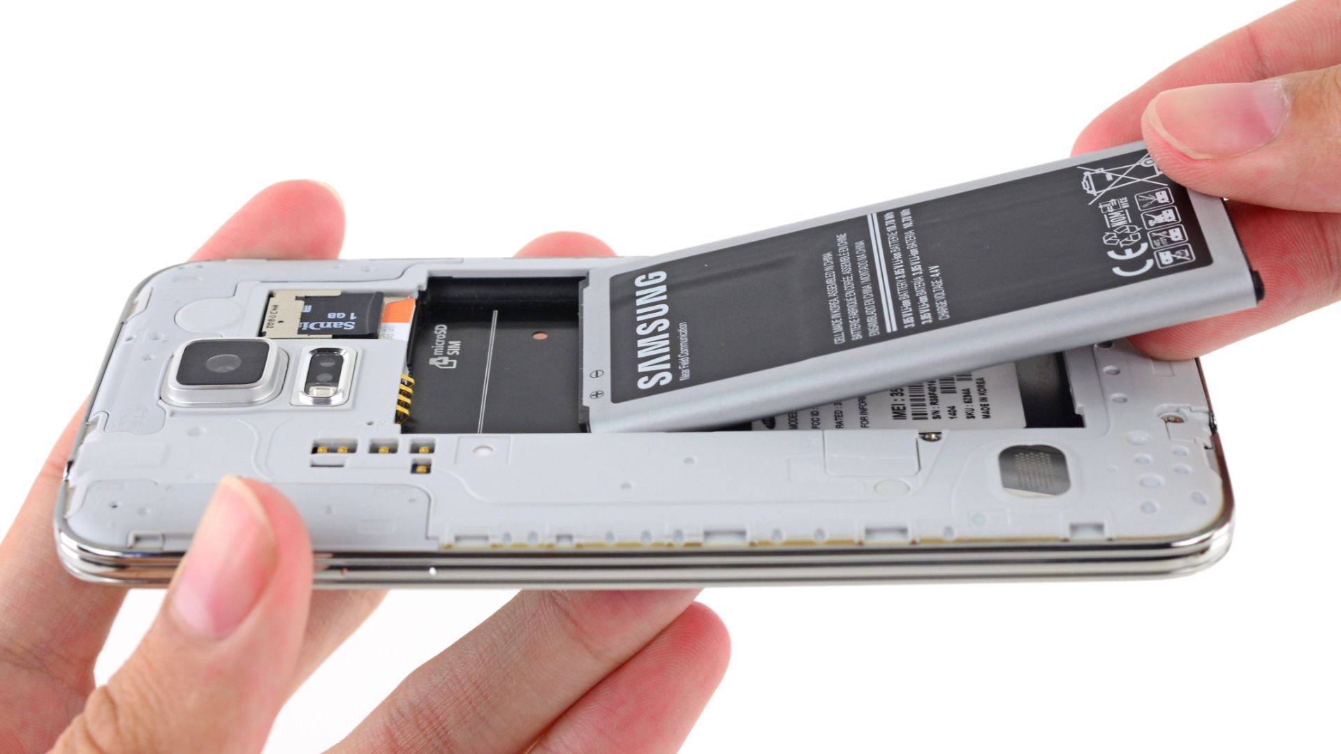 A person removing the battery from the Galaxy S5.
