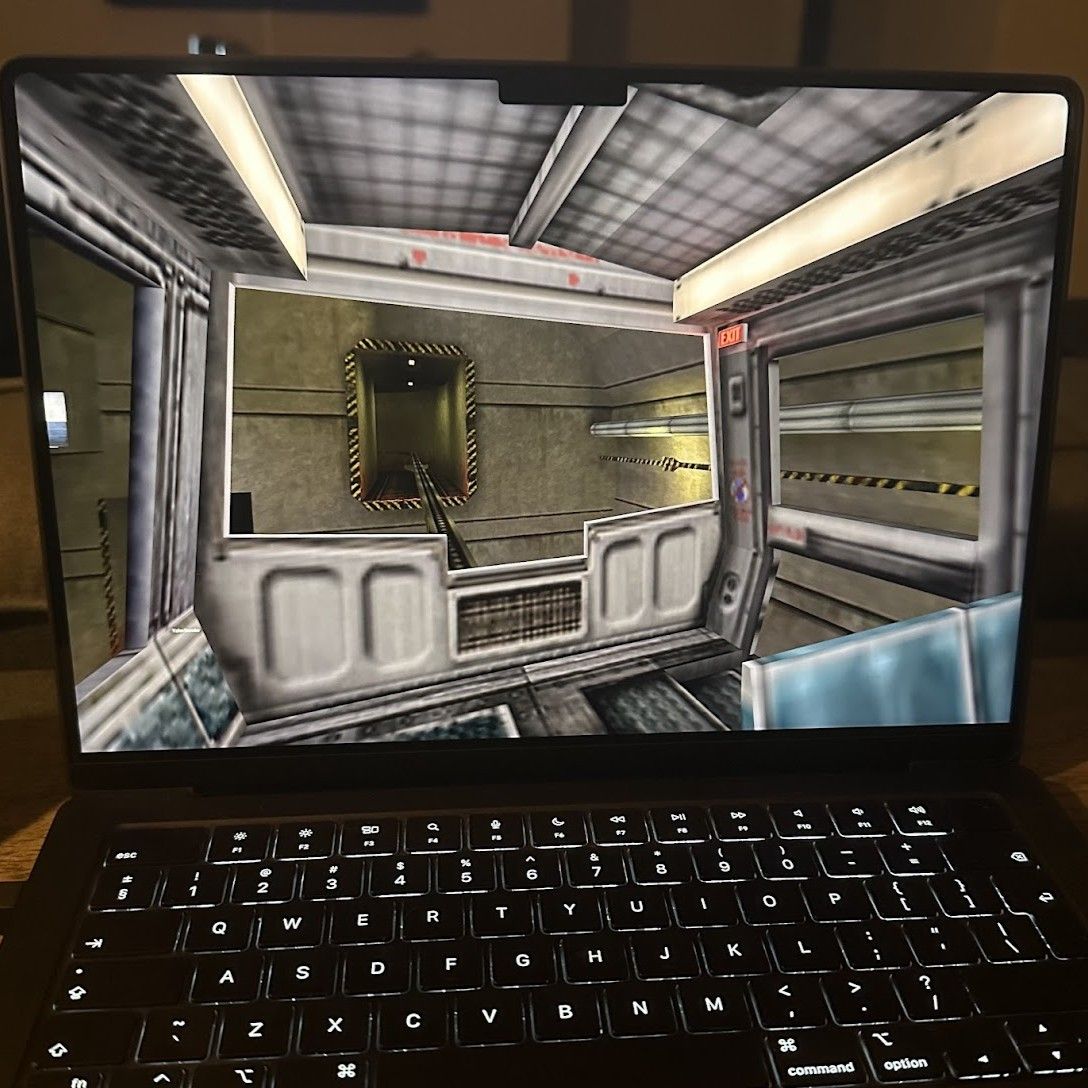 Half-Life running on a MacBook Pro.