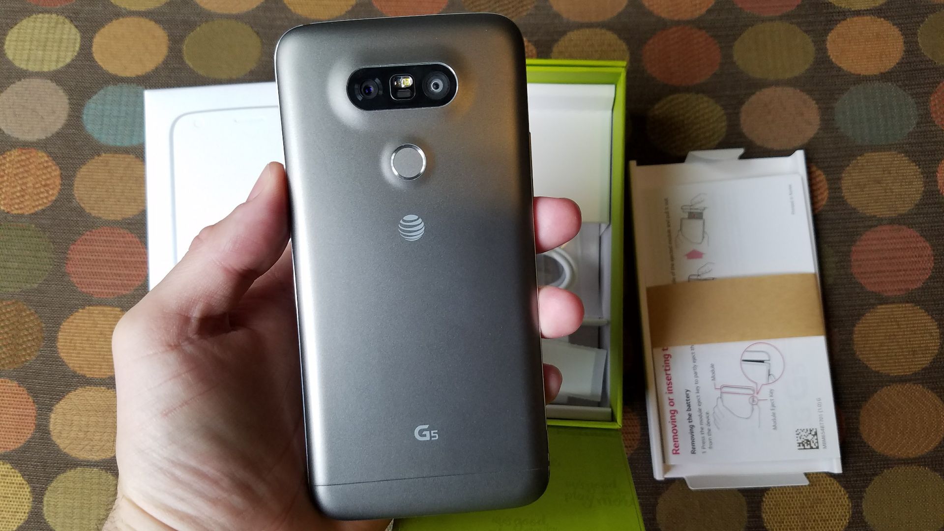 LG-G5-in-a-hand