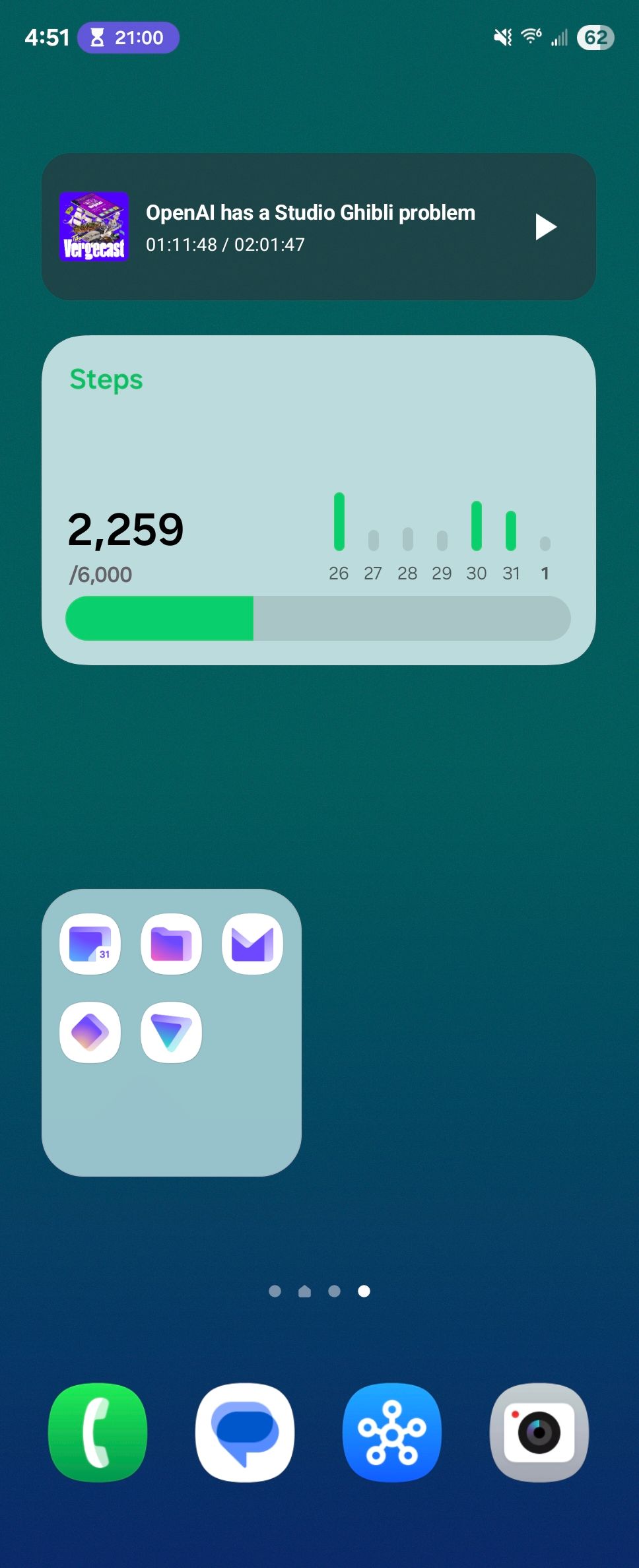 An enlarged app folder on a home screen in Samsung's One UI 7.