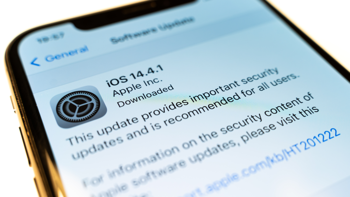 A[pple iPhone showing security patch notification