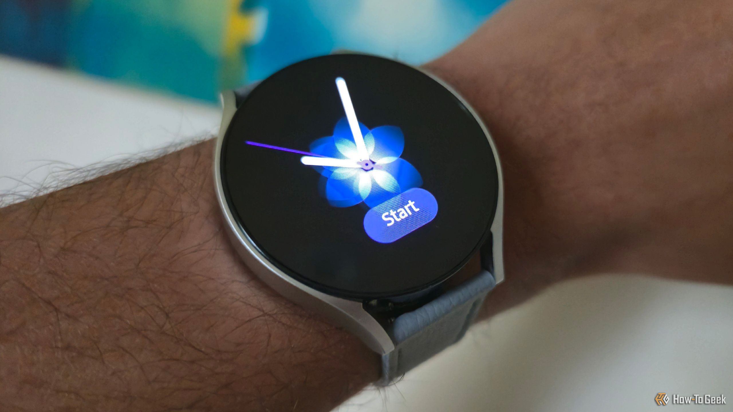 'Breathe' watch face on the Galaxy Watch 6 starting a breathing exercise.