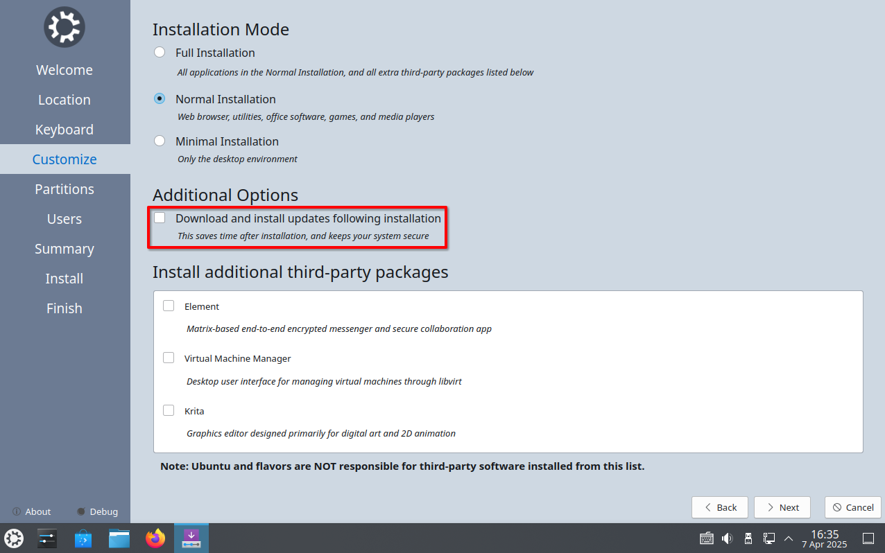 Customize phase of the Kubuntu installation wizard with a red pointing to the update option checkbox.-1