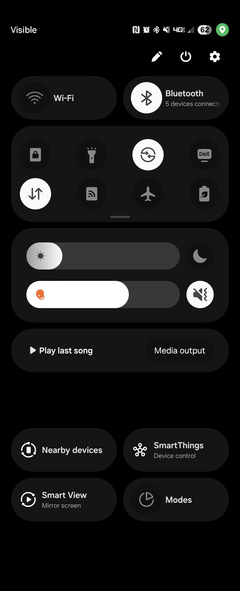 Quick status toggles in One UI 7 on a Samsung Galaxy Z Fold 6.