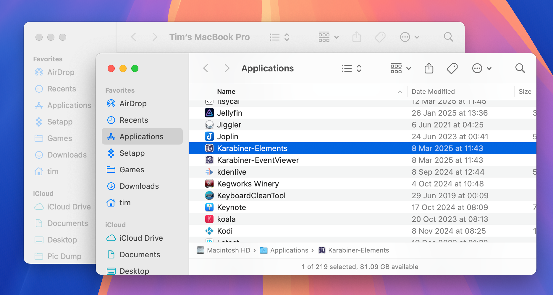 Two Finder windows side-by-side.
