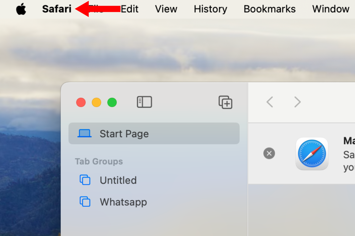 Screenshot of the Mac desktop with an arrow next to the Safari button next to the Apple menu.