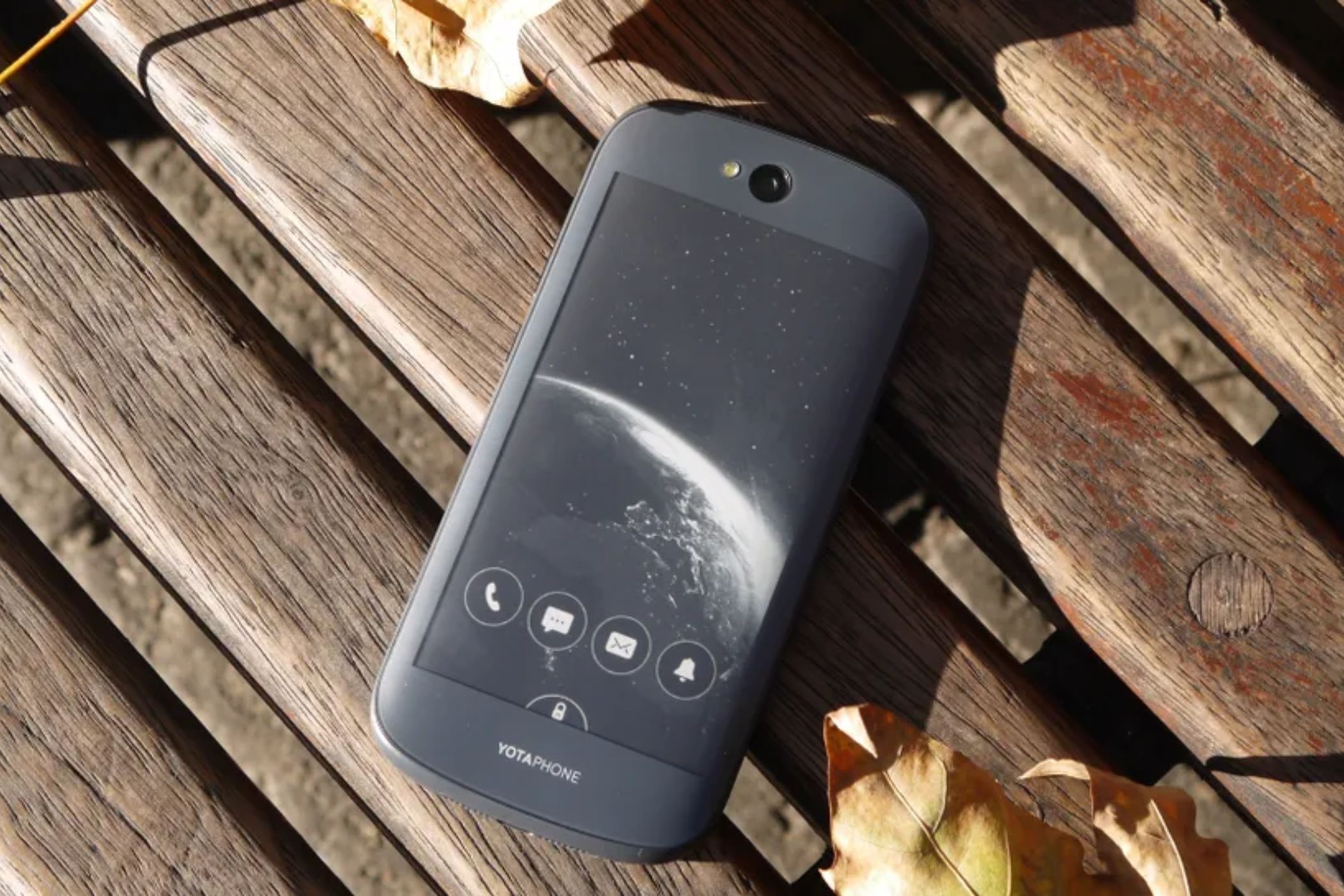 An image of Yotaphone 2