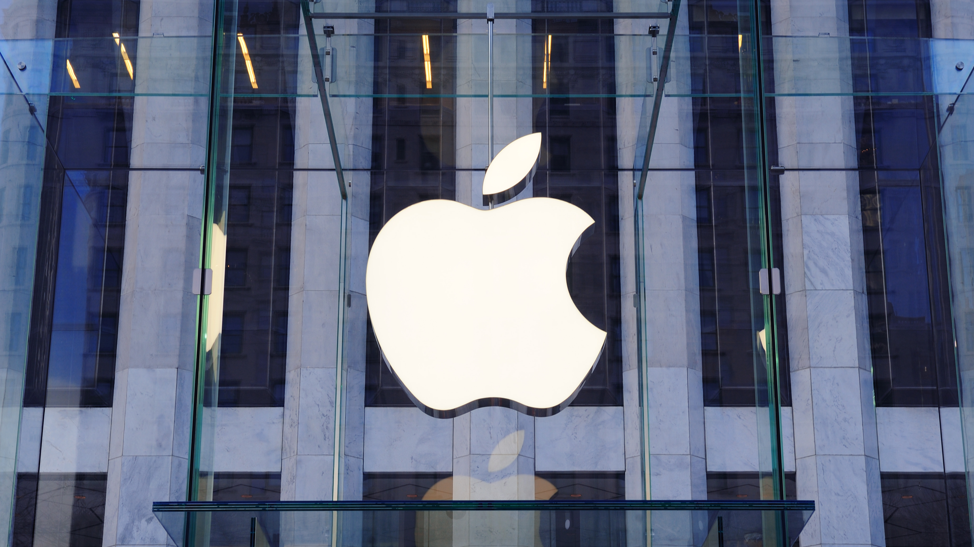 apple logo on apple store